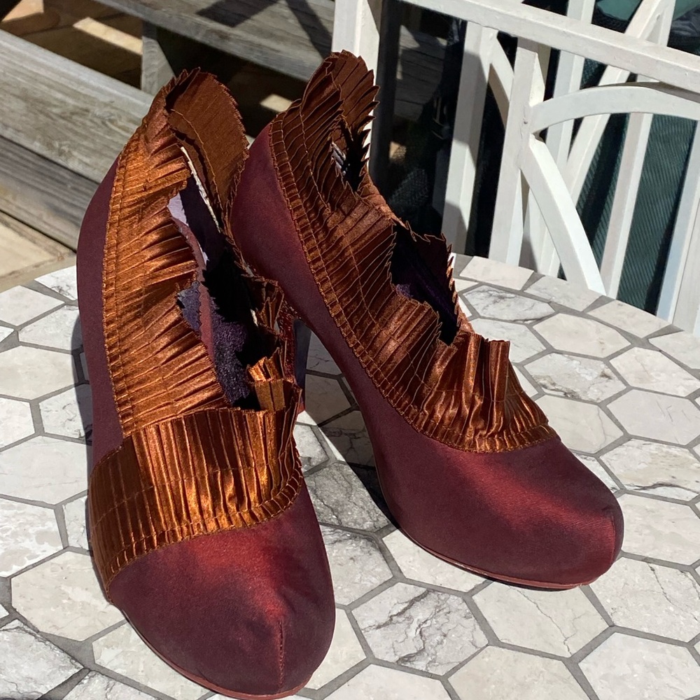 Poetic License Street Chic Metallic Brick Red Satin Pleated Copper Glitter Heels